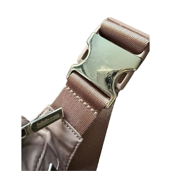 Lululemon City Adventurer Belt Bag 2.5L Crossbody Shoulder, Mauve - Picture 9 of 10